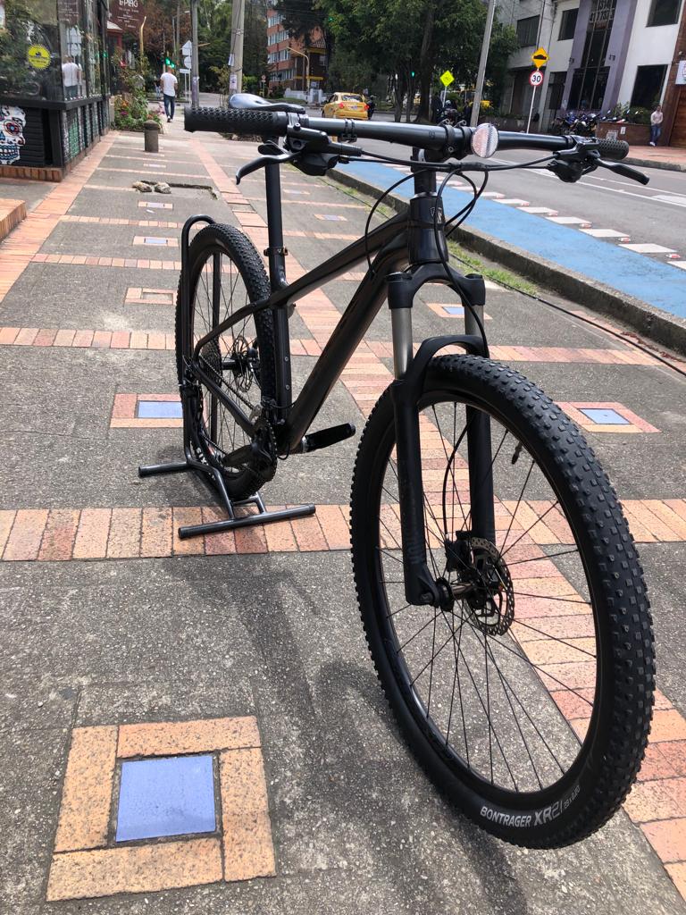 BICICLETA USADA MTB TREK XCALIBER 8 29"